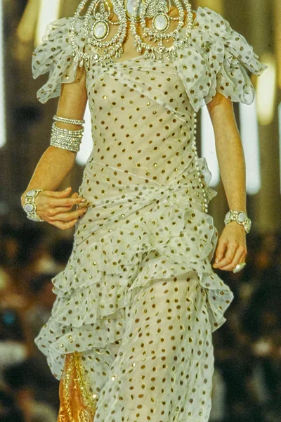 Look 30
